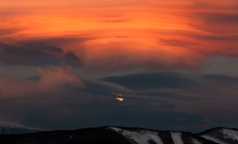 Восход луны на закатеphoto preview