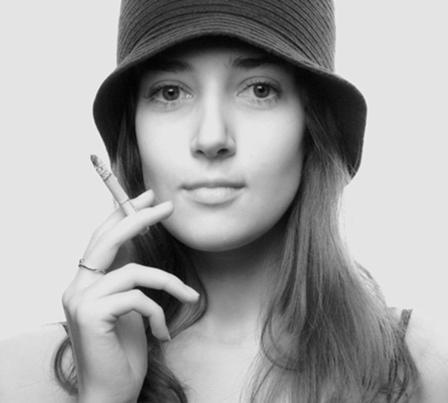 Черно белая зарисовка из жизни Красной Шапочки. О вреде курения.. Автор: Tad , Tad