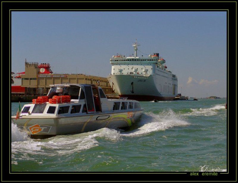 Венеция, Италия, канал, порт, море Портовая суета в Венецииphoto preview