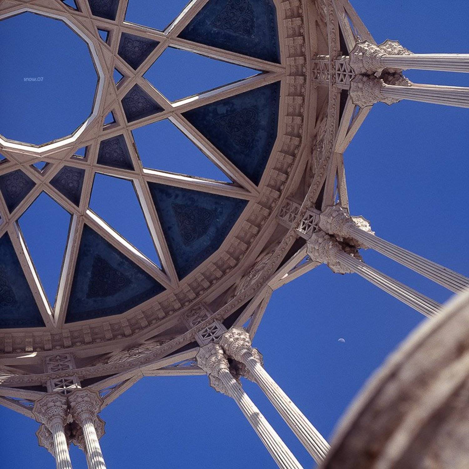 .moon. Автор: Michael Eliseev пентакон, биометар, эктахром, Michael Eliseev