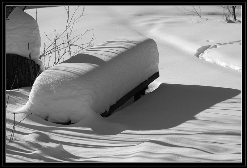 снег, лавка photo preview