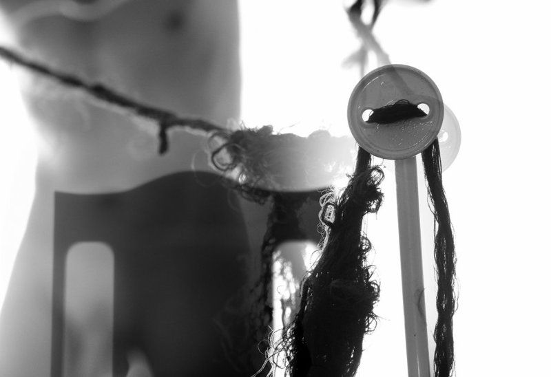 Сидя, стоя, но не лежаphoto preview