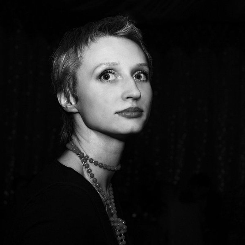 девушка глаза бусы леди в бусах...photo preview