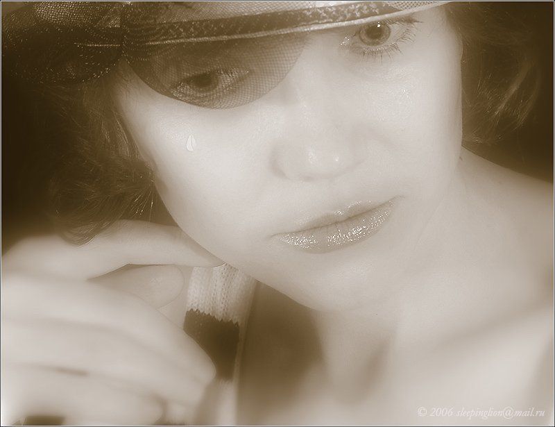 портрет девушки со слезой It\'s over...photo preview