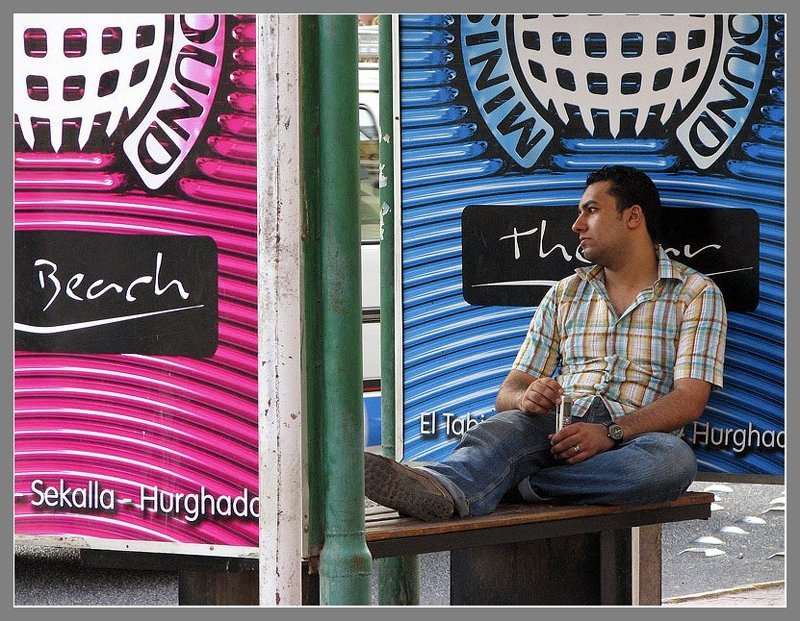 Курортные будни местного населенияphoto preview