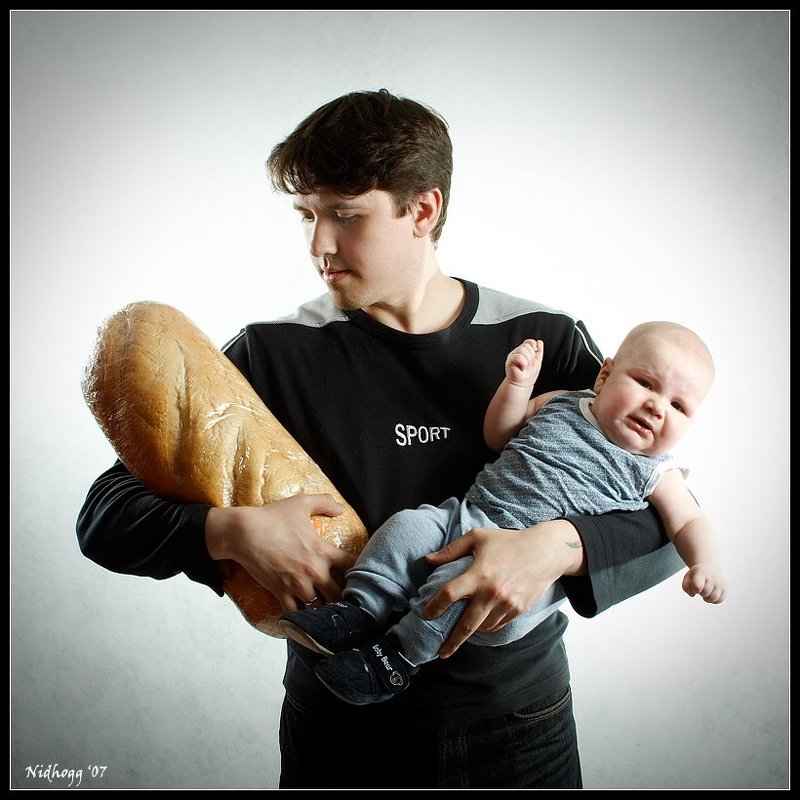 ребенок одна штука, батон тоже одна штука.... :))) Двойняшки... или нет?photo preview