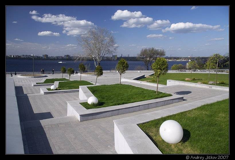 днепропетровск, весна, апрель, смотровая площадка, река, днепр, фигуры, деревья, photohunter, Андрей Житков