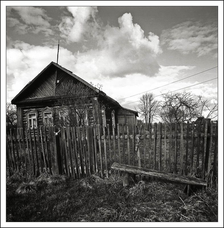 дом, деревня, забор, скамейка, небо, трава Стареем...photo preview