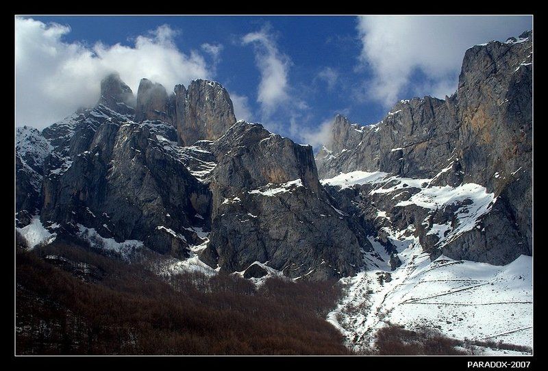 испания, кантабрийские_кордильеры, парк_пикос-де-европа, горы,скалы, весна, paradox Может, где-то есть горы красивейphoto preview