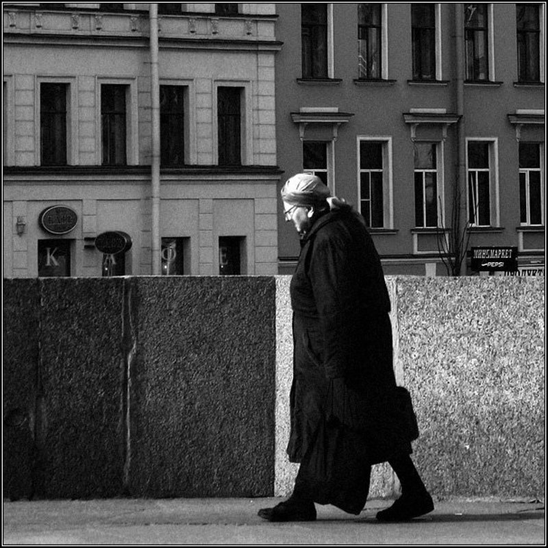 питер, петербург, город, набережная, старушка, бабушка, женщина, ход, шахматы, движение, черное, белое, клетка, dyadyavasya Жизнь как шахматыphoto preview