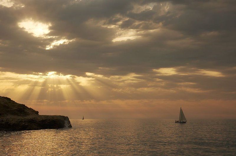 море, небо, облака, солнце, свет, луч, яхта, парус, ветер, золото, крым Золото небесphoto preview