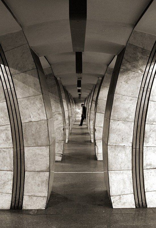 метро, люди метро-симметричная...photo preview