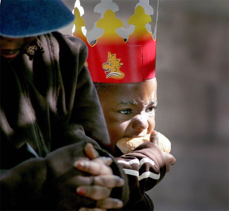 корона,пацан, булка,мамаша КОРОЛЕВСКИЙ ЗАВТРАКphoto preview