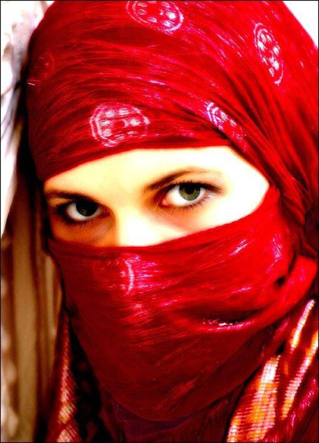 Гюльчатай, открой личико. Автор: Дмитрий Бречалов портрет, девушка, платок, amelie_fox, Дмитрий Бречалов