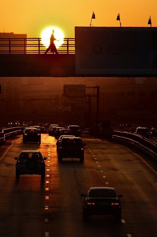 Человек над городом...photo preview