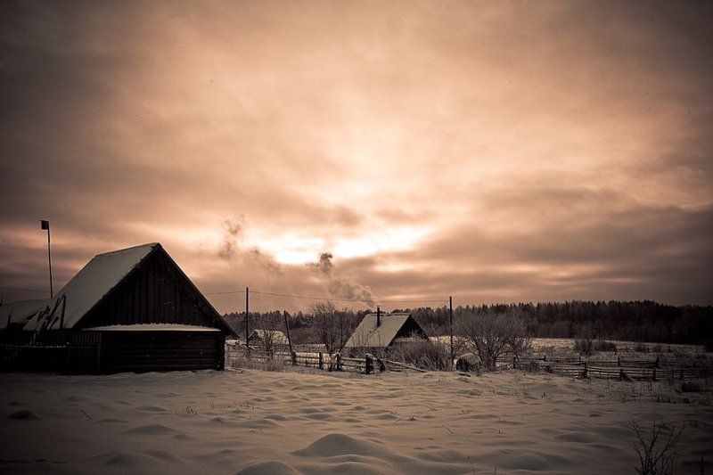 деревня, зима, труба, дым, снег, рассвет Где-то в русской глубинке..photo preview