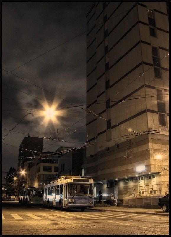 Ода московскому троллейбусу. Маленький троллейбус Большого Города.photo preview