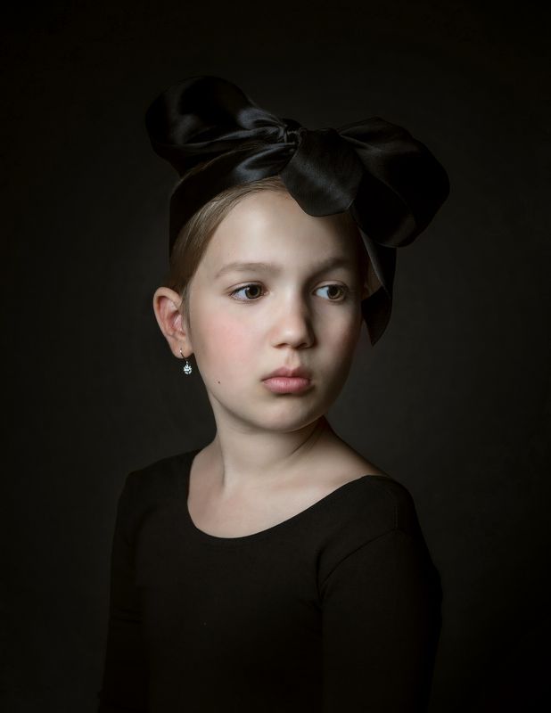 Детский портрет Девочка с сережкойphoto preview