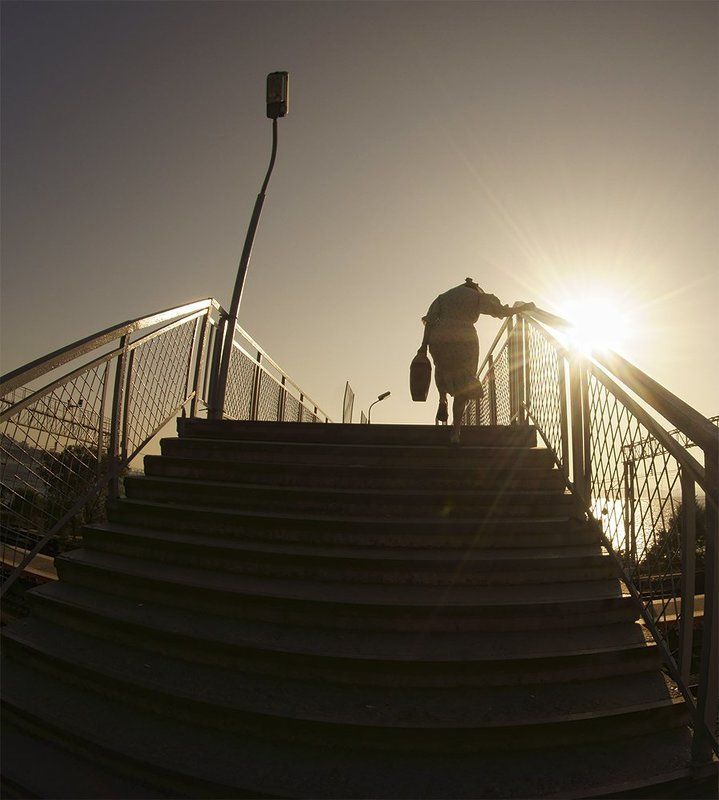 Вверх по лестнице ,ведущей вниз ..photo preview