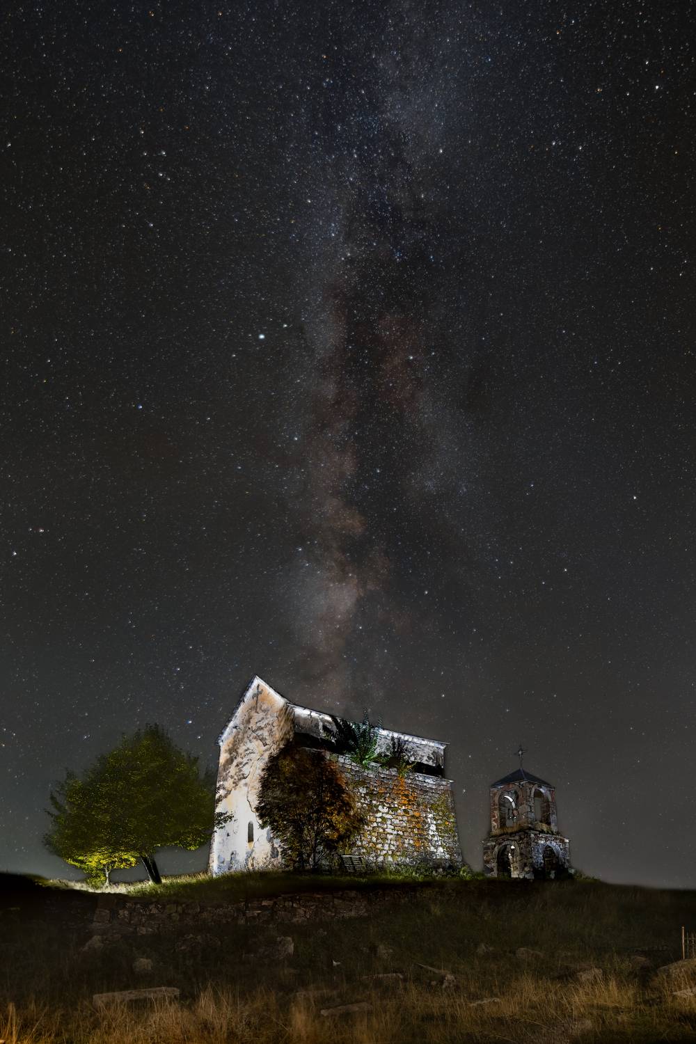 ночь, звезды, млечный путь, грузия, казбеги, осень, деревья, астрофото, пейзаж, Влад Рябинин