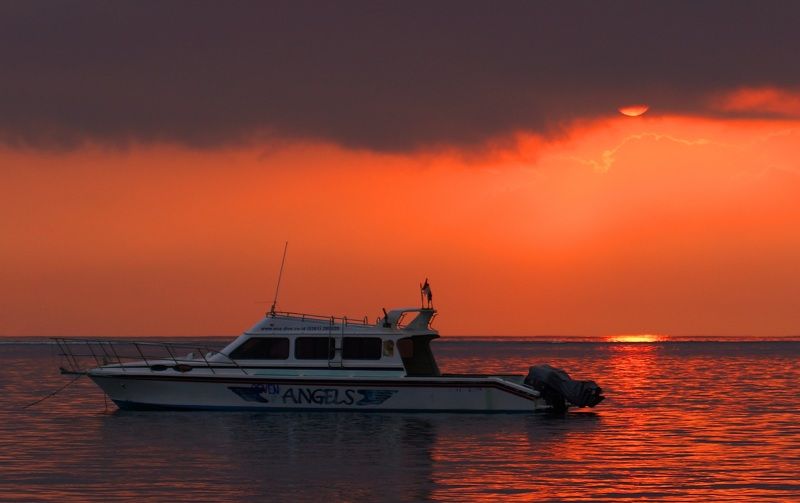 dawn, sunrise, shore, sea, ocean, sky, horizon, boat, color, light, reflection, landscape, nature, morning, bright, jukung An anxious morningphoto preview