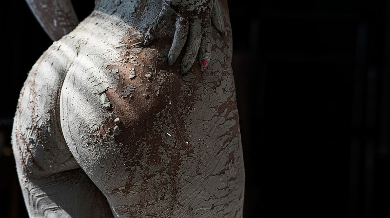 попа, гипс, круано, большая, трещинки photo preview