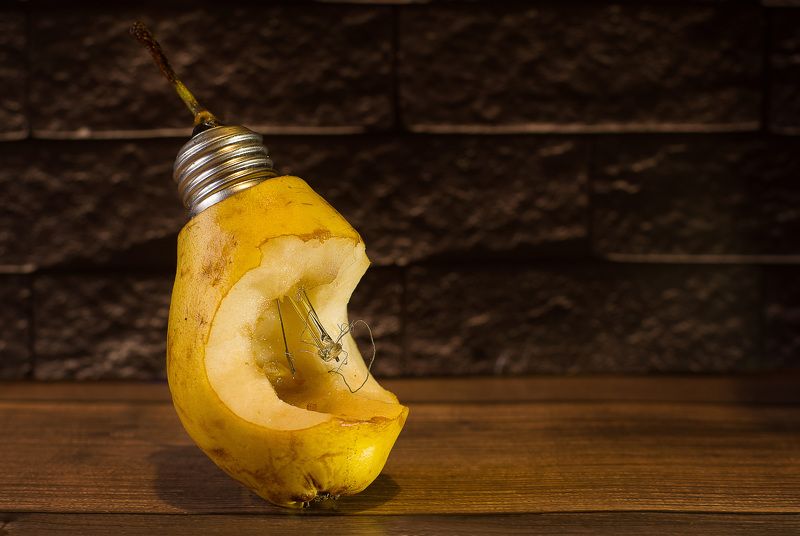 груша, нельзя скушать Разбитое грушевое сердцеphoto preview