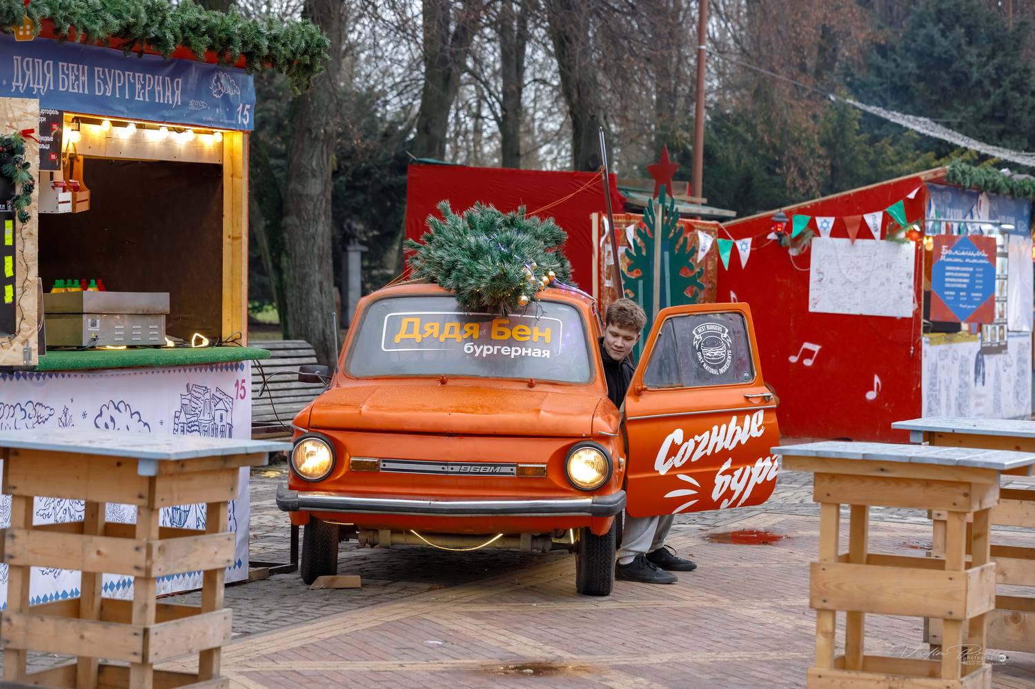 Запорожец. Автор: Vadim Svirin Запорожец, автомобиль, фотография, кафе, Калининград, позитив, улица, Россия, Свирин Вадим, оранжевый, Zaporozhets, car, photography, cafe, Kaliningrad, positive, street, Russia, Vadim Svirin, orange, Vadim Svirin