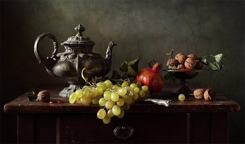 Чайник и фруктыphoto preview