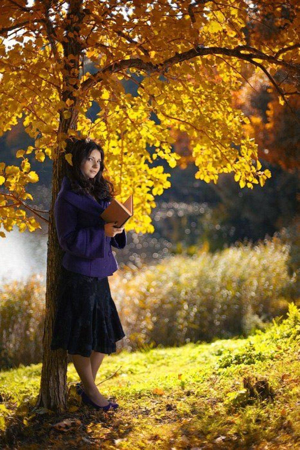 девушка, книга, чтение, парк, портрет, взгляд, дерево, листва, осень, озеро, вода, камыш, лист, трава, день, солнце, dyadyavasya, Дмитрий Шамин