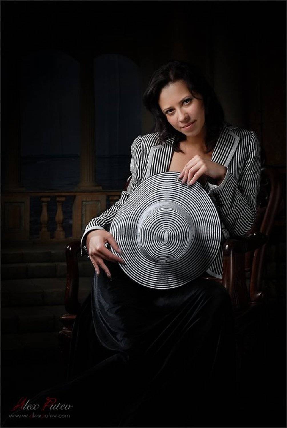 салон,портрет,перо,шляпа,глаза,улыбка, Александр Путев