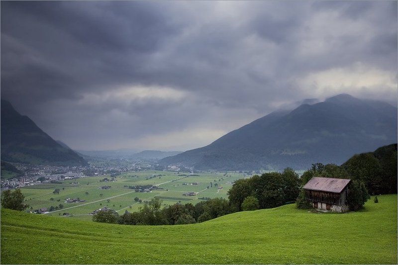 альпы, озеро, швейцария Дождливая долинаphoto preview