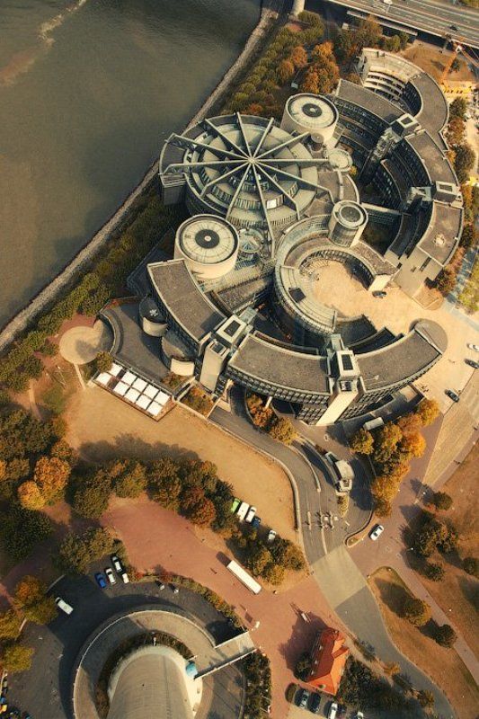 германия, дюссельдорф, город, вид, здание, мэрия, аллея, осень, дерево, башня, река, рейн, осень, dyadyavasya Сломанные часыphoto preview