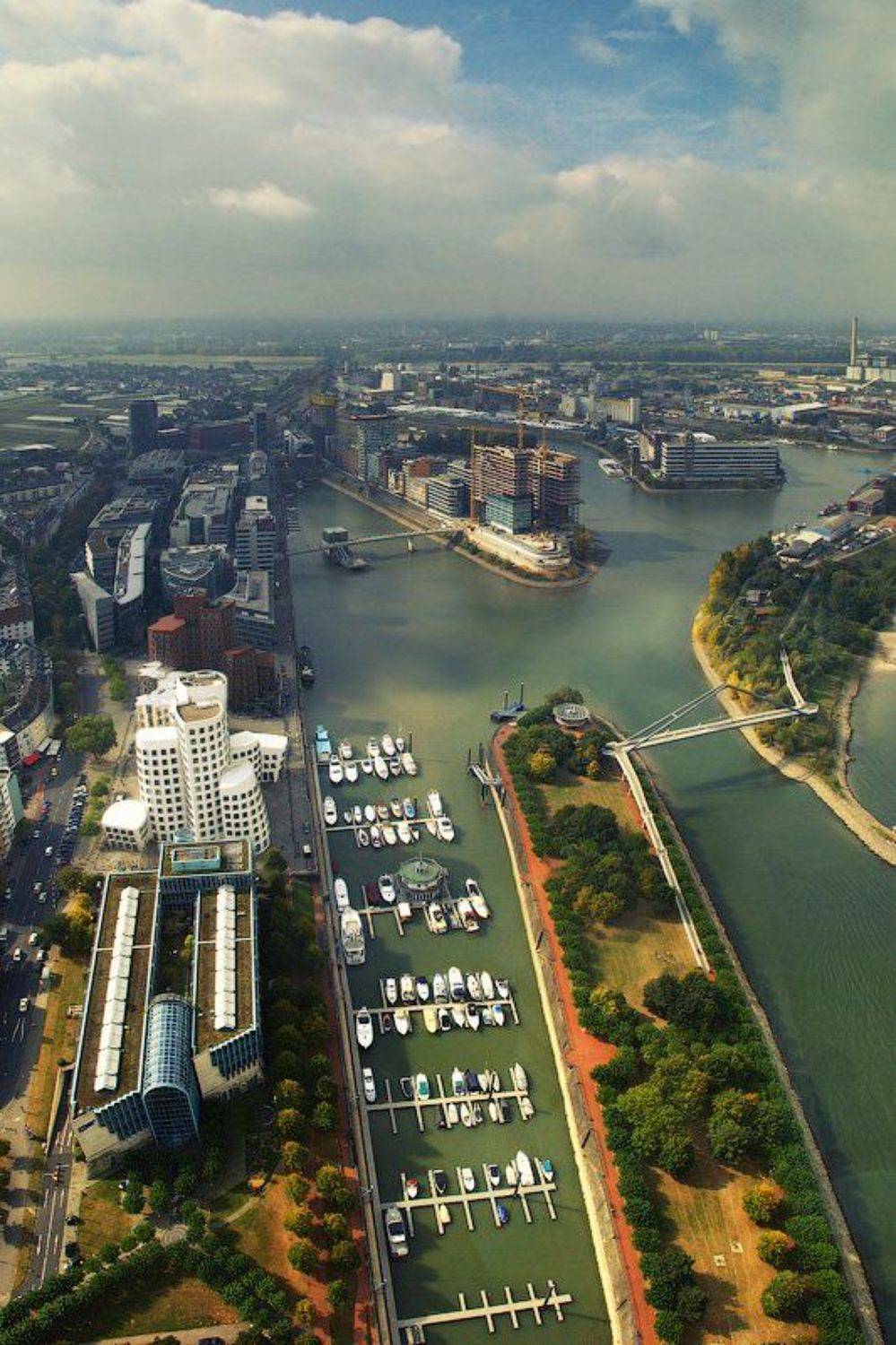 германия, дюссельдорф, город, набережная, река, рейн, вода, парк, дерево, здание, архитектура, яхта, небо, осень, день, улица, панорама, dyadyavasya, Дмитрий Шамин