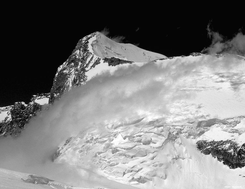 горы, памир, ледник, вершины, облака, туризм, альпинизм, пик коммунизма 7495м Пик Коммунизмаphoto preview