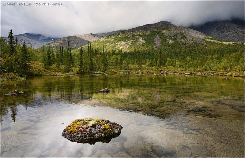 хибины, озеро, горы, кольский полуостров, север Озеро в долине реки Кунийокphoto preview