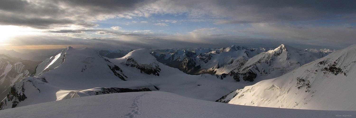 горы, памир, ледник, вершины, облака, рассвет, туризм, альпинизм, первопрхождение, сарыкаякуджи, Иван Жданов