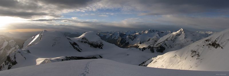 горы, памир, ледник, вершины, облака, рассвет, туризм, альпинизм, первопрхождение, сарыкаякуджи Памир просыпаетсяphoto preview
