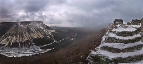 Беш-Кош зимой , вид с плато на Чуфут -Кале ...