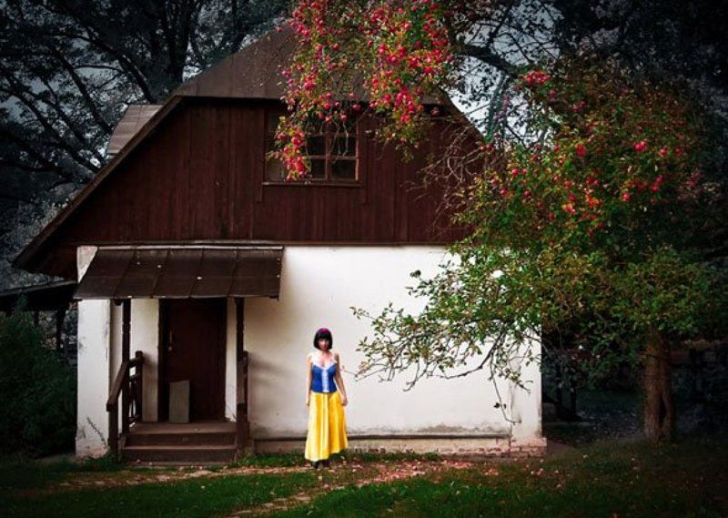 яблоки, девушка Белоснежкаphoto preview