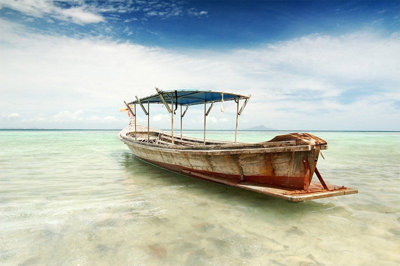 Chiken island. Long Boatphoto preview