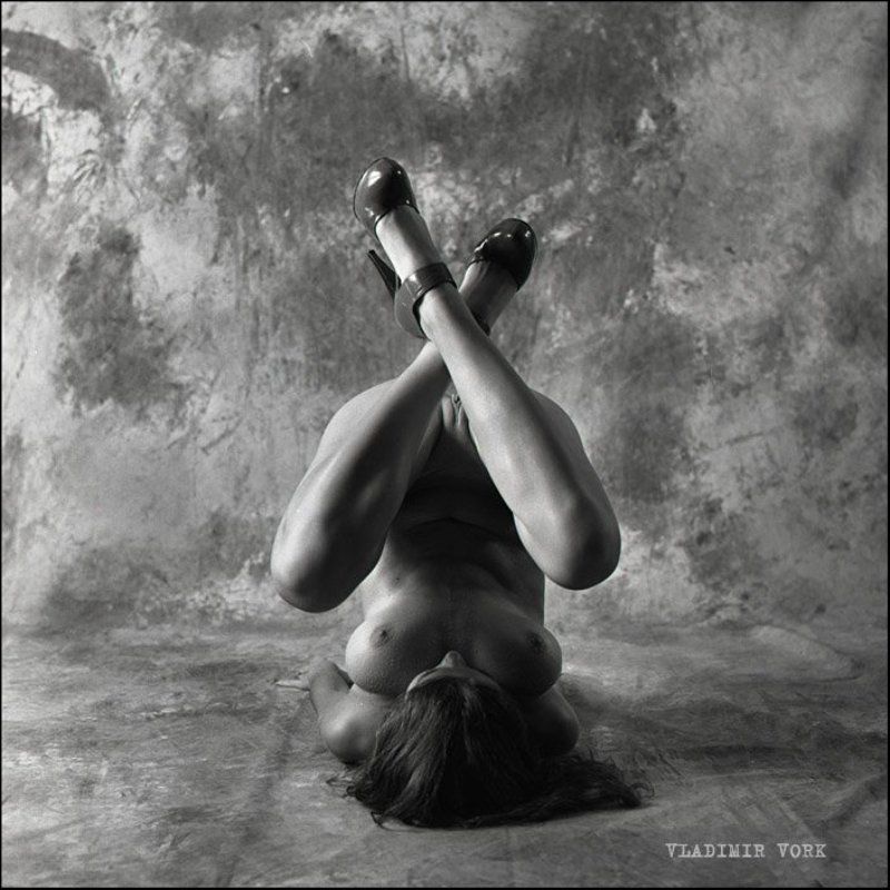 ню,   nu,   nude,   6x6,   medium,   m-format,   b & w,   black & white, fuji neopan, 6x6photo preview