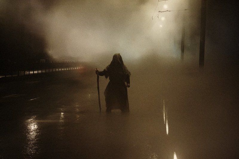 путник,туман,город,дорога Путникphoto preview