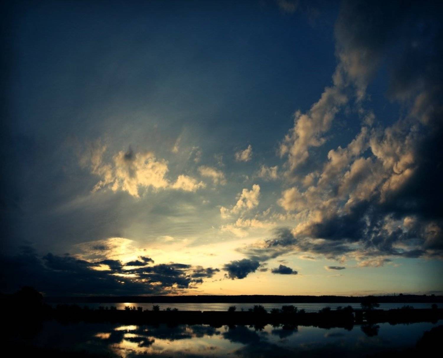 Закатное. Автор: masyaxa Воронеж, закат, облака, Отражения, река, masyaxa