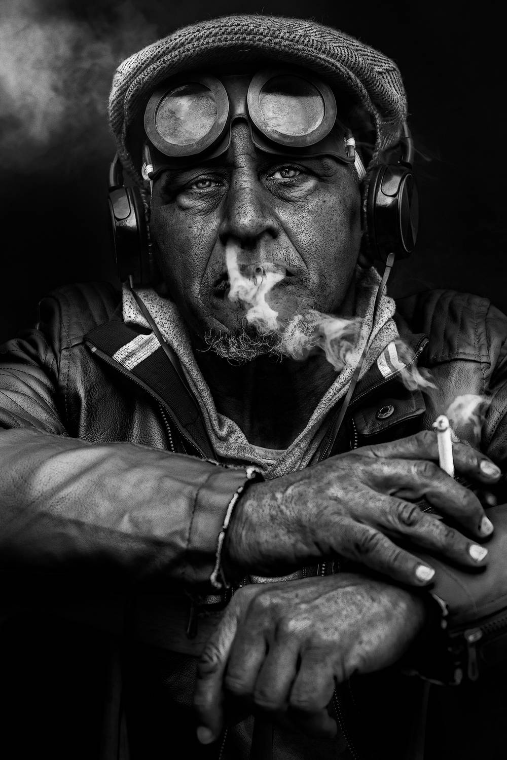 High. Автор: Seif Koussani male portrait, black and white,gray shades,hands, face,daylight, cigarette, genreations, shadow, light, Seif Koussani