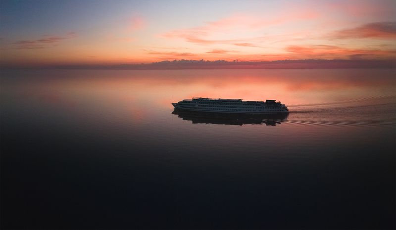 ладога, ладожское озеро, теплоход, корабль, рассвет, озеро, небо По Ладогеphoto preview