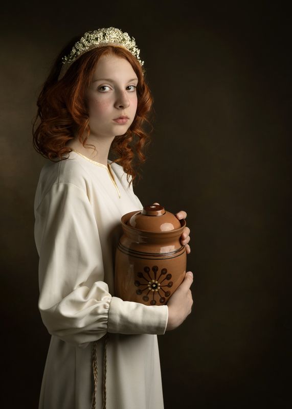 Девушка с кувшином.photo preview