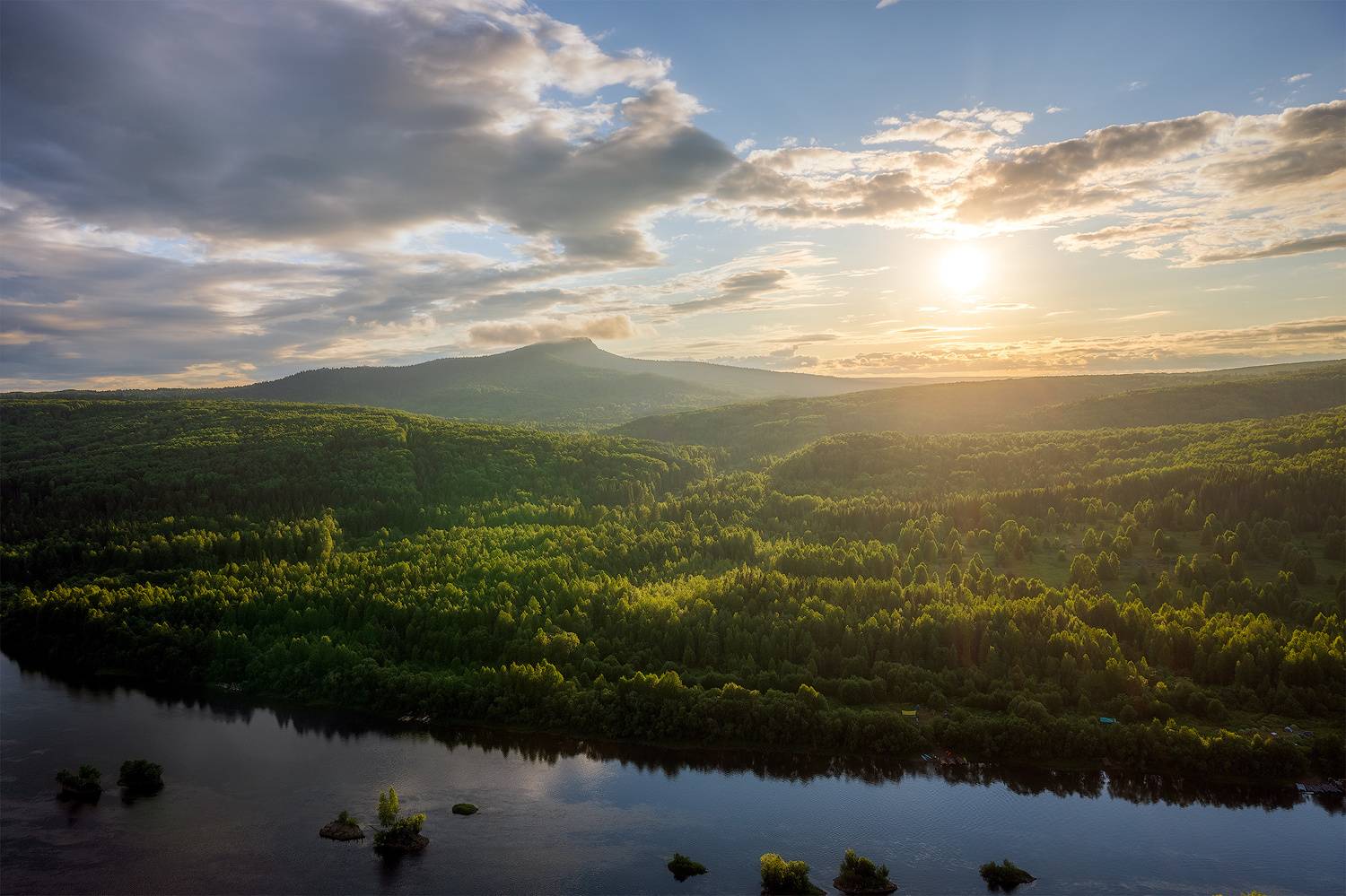 Полюд на закате. Автор: Кузнецов Кирилл пермский край, пейзаж, закат, красота природы, горы, лето, облака, природа, дикая природа, вишера, лес, полюд, ветлан, Кузнецов Кирилл