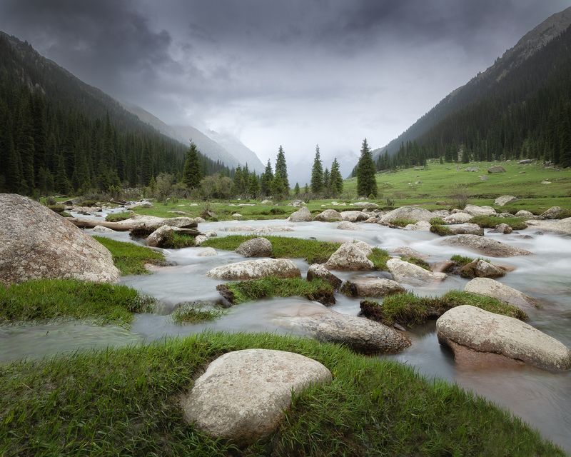 Горное ущелье. Дождь....photo preview