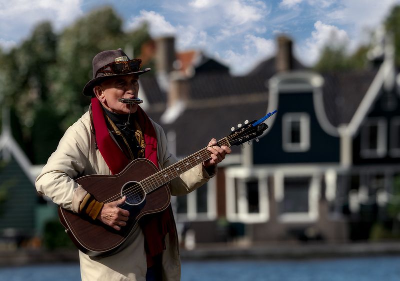 Уличный музыкант  Голландия небо  Уличный музыкант в Голландии а точнее Нидерланды photo preview